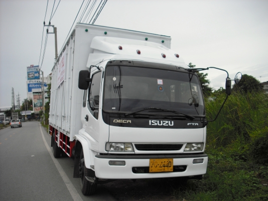 รถตู้บรรทุก 10 บาน 6 ล้อ IZUSU