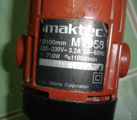 เครื่องเจียรไฟฟ้า 4 นิ้ว 710 วัตต์ Maktec รุ่น MT958