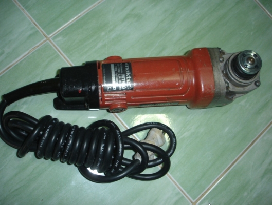 เครื่องเจียรไฟฟ้า 4 นิ้ว 710 วัตต์ Maktec รุ่น MT958