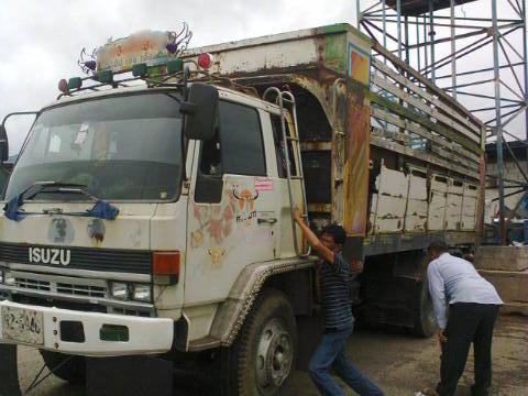 ขายรถบรรทุกสิบล้อดั๊มพ์ Isuzu Rocky 175 แรง ช่วงล่าง 200 สโลด์เดิม แชสซีสวยเปลี่ยนแผงข้างอย่างเดียว ทะเบียนพร้อม