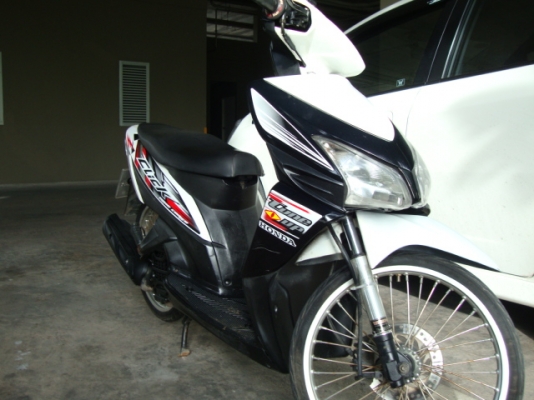 HONDA Click 110 คาบู สีขาว ดำ ราคาถูกคับ 12,800.-