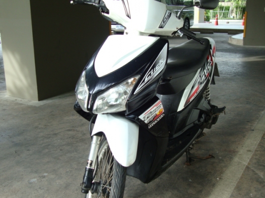 HONDA Click 110 คาบู สีขาว ดำ ราคาถูกคับ 12,800.-