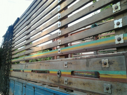 ISUZU KS 110 HP 4BD1 ฝาขาว กระบะเหล็กคอกไม้ความยาว 4.30 เมตร เครื่องแน่นแรงดี ภายในเก๋งคอนโซลครบพร้อม ช่วงล่างคัชซีมีผุบ้างเล็กน้อย ยาง 7.50 ขอบ 16 สภาพดี 60\% พร้อมใช้งาน เอกสารทะเบียนครบพร้อมโอน ราคาต่อรองได้ครับ ISUZU KS 110 HP 4BD1 ฝาขาว กระบะเหล็กคอกไม้ความยาว 4.30 เมตร เครื่องแน่นแรงดี ภายในเก๋งคอนโซลครบพร้อม ช่วงล่างคัชซีมีผุบ้างเล็กน้อย ยาง 7.50 ขอบ 16 สภาพดี 60\% พร้อมใช้งาน เอกสารทะเบียนครบพร้อมโอน ราคาต่อรองได้ครับ