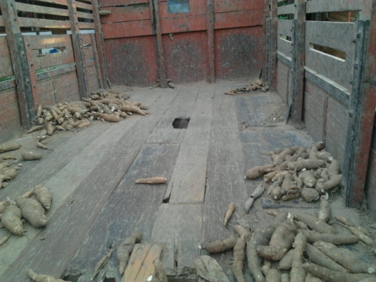 ISUZU KS 110 HP 4BD1 ฝาขาว กระบะเหล็กคอกไม้ความยาว 4.30 เมตร เครื่องแน่นแรงดี ภายในเก๋งคอนโซลครบพร้อม ช่วงล่างคัชซีมีผุบ้างเล็กน้อย ยาง 7.50 ขอบ 16 สภาพดี 60\% พร้อมใช้งาน เอกสารทะเบียนครบพร้อมโอน ราคาต่อรองได้ครับ ISUZU KS 110 HP 4BD1 ฝาขาว กระบะเหล็กคอกไม้ความยาว 4.30 เมตร เครื่องแน่นแรงดี ภายในเก๋งคอนโซลครบพร้อม ช่วงล่างคัชซีมีผุบ้างเล็กน้อย ยาง 7.50 ขอบ 16 สภาพดี 60\% พร้อมใช้งาน เอกสารทะเบียนครบพร้อมโอน ราคาต่อรองได้ครับ