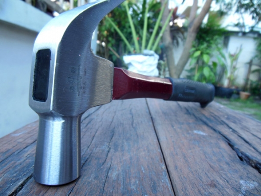 ค้อนหงอนด้ามไฟเบอร์กลาส ตราจระเข้ 3 ดาว 27 mm