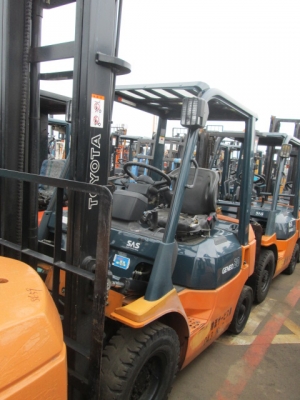 ขายฟอร์คลิฟต์ TOYOTA 7FG20 AT เสา 4.5 M , ใช้งาน 2 ระบบ GAS/LPG ขอบคุณมากครับ เถ้าแก่โรงถั่ววิบูลย์ เดิมแท้จากญี่ปุ่น สีเดิมและตัวถังสภาพเดิมจากญี่ปุ่น ขายฟอร์คลิฟต์ TOYOTA 7FG20 AT เสา 4.5 M , ใช้งาน 2 ระบบ GAS/LPG ขอบคุณมากครับ เถ้าแก่โรงถั่ววิบูลย์ เดิมแท้จากญี่ปุ่น สีเดิมและตัวถังสภาพเดิมจากญี่ปุ่น