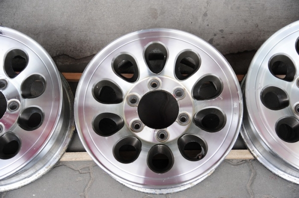 ล้อแท้้ ลายหยดน้ำขอบ 15 6 รู ล้อแท้้ ลายหยดน้ำขอบ 15 6 รู