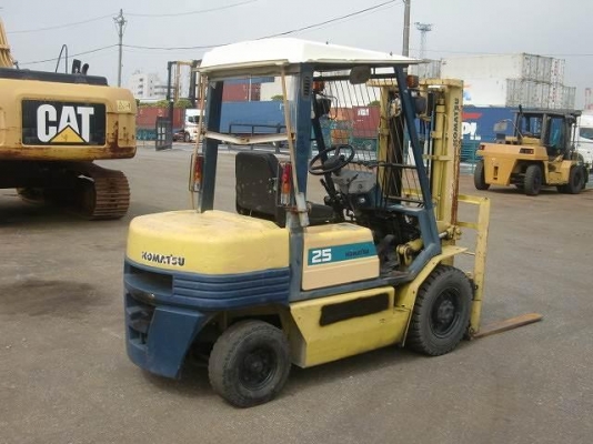 ขายฟอร์คลิฟต์ KOMUTSU FD25-11 ( DEISEL ) เกียร์ AT , เสา 3 M ใช้งาน 1358 ช.ม  ขอบคุณมากครับคันที่ 2 จากพี่เกษม ++ เดิมแท้จากญี่ปุ่น   สีเดิมและตัวถังสภาพเดิมจากญี่ปุ่น