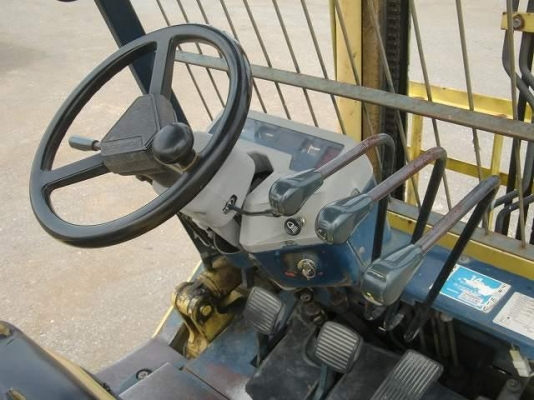 ขายฟอร์คลิฟต์ KOMUTSU FD25-11 ( DEISEL ) เกียร์ AT , เสา 3 M ใช้งาน 1358 ช.ม  ขอบคุณมากครับคันที่ 2 จากพี่เกษม ++ เดิมแท้จากญี่ปุ่น   สีเดิมและตัวถังสภาพเดิมจากญี่ปุ่น