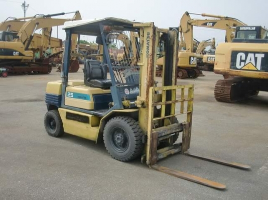 ขายฟอร์คลิฟต์ KOMUTSU FD25-11 ( DEISEL ) เกียร์ AT , เสา 3 M ใช้งาน 1358 ช.ม  ขอบคุณมากครับคันที่ 2 จากพี่เกษม ++ เดิมแท้จากญี่ปุ่น   สีเดิมและตัวถังสภาพเดิมจากญี่ปุ่น
