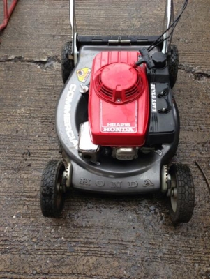 ขายเครื่องตัดหญ้า HONDA 4 จังหวะ เดินหน้าได้ 2 เกียร์ พร้อมใช้ครับ ส่งได้ครับ