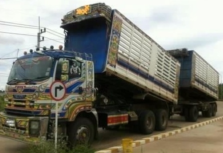 ISUZU DECA FXZ 360 HP EURO2 ปี 52 รถพ่วงแม่+ลูก กระบะดั๊มพ์เหล็กคอกเกษตรของอู่สหกิจสวยจัดทั้งแม่ทั้งลูก ลูก 3 เพลาดั๊มพ์ความยาว 7 เมตร รถวิ่งใช้งาน 240,000 กม.เครื่องแน่นแรงดีไม่มีเยิ้ม ภายในเก๋งสวยอุปกรณ์อำนวยความสะดวกครบครัน ช่วงล่างแน่น ยางสภาพดี 80\% ท