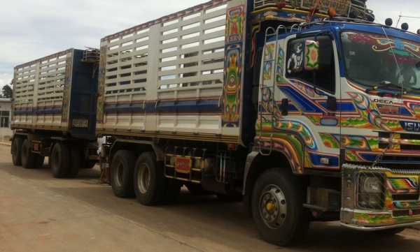 ISUZU DECA FXZ 360 HP EURO2 ปี 52 รถพ่วงแม่+ลูก กระบะดั๊มพ์เหล็กคอกเกษตรของอู่สหกิจสวยจัดทั้งแม่ทั้งลูก ลูก 3 เพลาดั๊มพ์ความยาว 7 เมตร รถวิ่งใช้งาน 240,000 กม.เครื่องแน่นแรงดีไม่มีเยิ้ม ภายในเก๋งสวยอุปกรณ์อำนวยความสะดวกครบครัน ช่วงล่างแน่น ยางสภาพดี 80\% ท