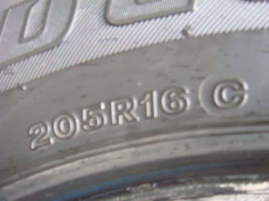 ขายยาง Bridgestone Dueler 205 R 16 ปี 10