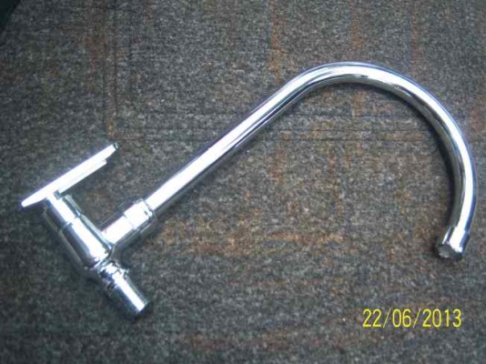 ขายก๊อกน้ำสแตนเลส คอยาว ติดผนัง ของใหม่นะ