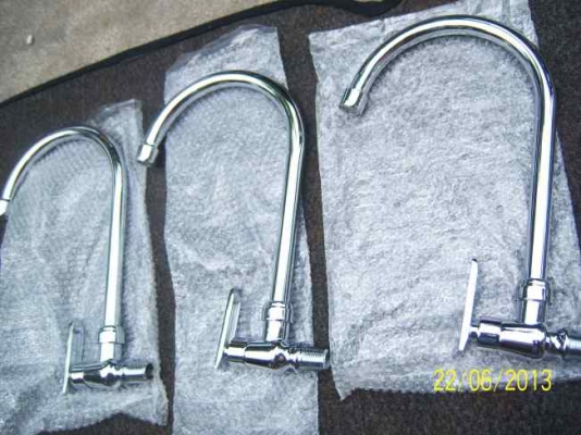 ขายก๊อกน้ำสแตนเลส คอยาว ติดผนัง ของใหม่นะ