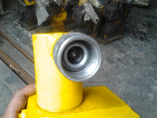 เครื่องย้ำท่อโลหะด้วยลม