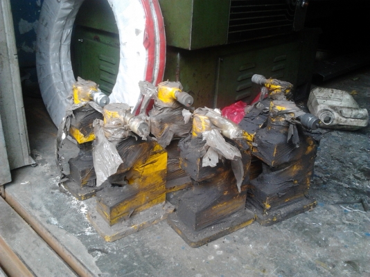 เครื่องย้ำท่อโลหะด้วยลม