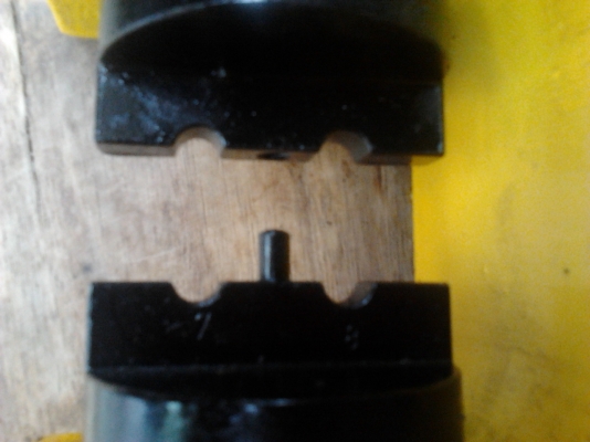 เครื่องย้ำท่อโลหะด้วยลม