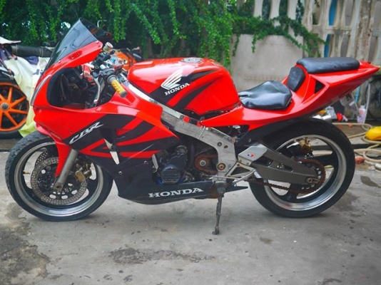 ขาย CBR400 แฟริ่ง Rc211 ทะเบียนแท้จัดไฟแนนท์ได้ราคา 75000 รถขี่ได้ปกติทุกอย่างเครื่องดีเลย  สนใจติดต่อ 0803355484 by 400 Club Thailand www.400clubthailand.com