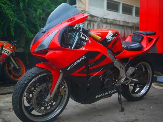 ขาย CBR400 แฟริ่ง Rc211 ทะเบียนแท้จัดไฟแนนท์ได้ราคา 75000 รถขี่ได้ปกติทุกอย่างเครื่องดีเลย  สนใจติดต่อ 0803355484 by 400 Club Thailand www.400clubthailand.com