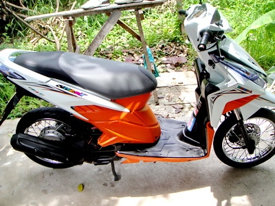 ชาย Honda Click-i 110 CC.
