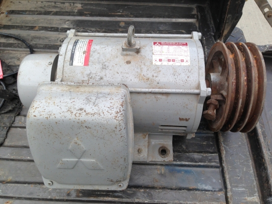 ขายมอเตอร์ mitsubishi 3 HP. 1400 RPM. ไฟบ้าน 220V ไม่เคยพันใหม่ สภาพสวย วิ่งนิ่ม พร้อมใช้งาน