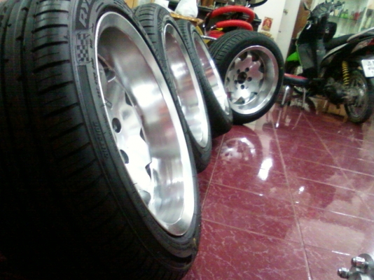 ขาย    แม็กENKAI แนวVIP 5รู114 .7นิ้ว .ขอบ 15นิ้วใข้ได้ทั้งเก๋งและ กะบะ