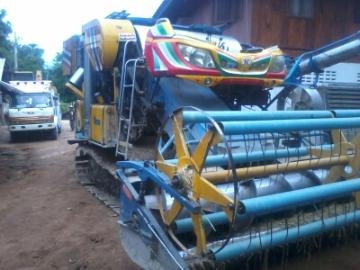 ข่ายด่วน! รถเกี่ยวข้าวจ้าวช้างไวไฟ ปี52 ขายพร้อมรถ เทเลอร์