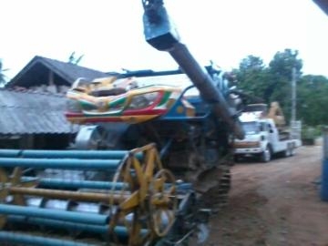 ข่ายด่วน! รถเกี่ยวข้าวจ้าวช้างไวไฟ ปี52 ขายพร้อมรถ เทเลอร์ ข่ายด่วน! รถเกี่ยวข้าวจ้าวช้างไวไฟ ปี52 ขายพร้อมรถ เทเลอร์