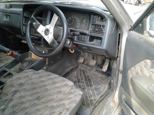 ขายกระบะแค็ปเดิมๆบางๆ ราคาเบาๆ MAZDA FIGHTER 2.5LUXURY ปี41/98 เครื่องฟิตใหม่ ช่วงล่างแน่น คัสซีสวยเดิม ไม่ผุ บอดี้บางเดิมสีดีมีลอกบางจุด ตำหนิตามรูป ยางดี4เส้น ล้อแม็ก หัวเก๋งไม่ผุ ภายในดี คอนโซลครบ แอร์ พ.พาวเวอร์ ก.ไฟฟ้า แน็นท์จัดได้ถึง 120,000 ราคาต่อ