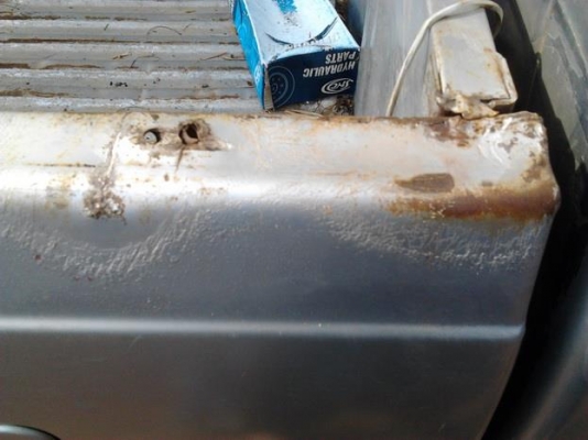 ขายกระบะแค็ปเดิมๆบางๆ ราคาเบาๆ MAZDA FIGHTER 2.5LUXURY ปี41/98 เครื่องฟิตใหม่ ช่วงล่างแน่น คัสซีสวยเดิม ไม่ผุ บอดี้บางเดิมสีดีมีลอกบางจุด ตำหนิตามรูป ยางดี4เส้น ล้อแม็ก หัวเก๋งไม่ผุ ภายในดี คอนโซลครบ แอร์ พ.พาวเวอร์ ก.ไฟฟ้า แน็นท์จัดได้ถึง 120,000 ราคาต่อ