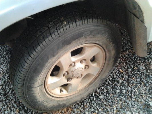 ขายกระบะแค็ปเดิมๆบางๆ ราคาเบาๆ MAZDA FIGHTER 2.5LUXURY ปี41/98 เครื่องฟิตใหม่ ช่วงล่างแน่น คัสซีสวยเดิม ไม่ผุ บอดี้บางเดิมสีดีมีลอกบางจุด ตำหนิตามรูป ยางดี4เส้น ล้อแม็ก หัวเก๋งไม่ผุ ภายในดี คอนโซลครบ แอร์ พ.พาวเวอร์ ก.ไฟฟ้า แน็นท์จัดได้ถึง 120,000 ราคาต่อ