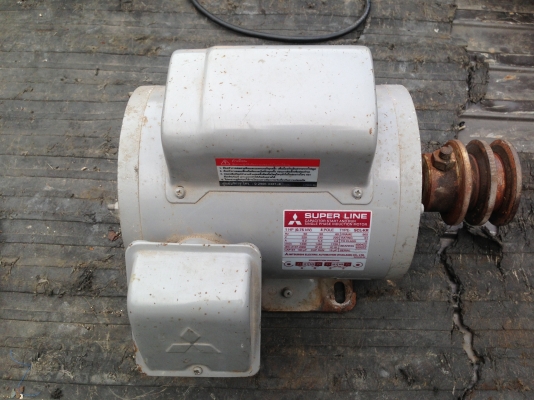 ขายมอเตอร์ mitsubishi 1 HP. 1400 RPM. ไฟบ้าน 220 V ไม่เคยพันใหม่ สภาพสวยวิ่งนิ่ม พร้อมใช้งาน ( มีตำหนิที่รูยึดน็อต 1 รู )