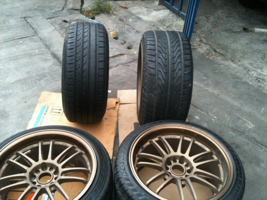 ขายแม็ก RE30 พร้อมยาง225/45/18-265/35/18 สภาพดอกเยอะๆใช้ได้อีกนาน ไม่เคยซ่อม 25,000 ขายแม็ก RE30 พร้อมยาง225/45/18-265/35/18 สภาพดอกเยอะๆใช้ได้อีกนาน ไม่เคยซ่อม 25,000