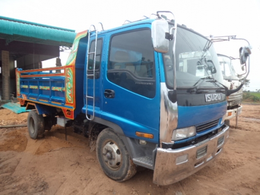 ขายรถ6ล้อดั้มเดก้า  สภาพสวยๆเพิ่งต่อเสร็จพร้อมใช้งานคับ