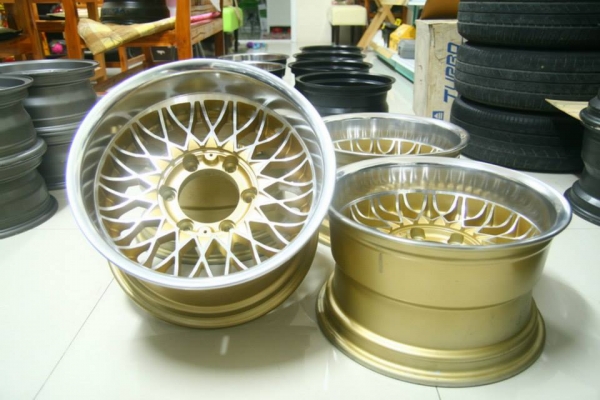 ล้อนอก JAPAN 15x8.5 ET-28 พร้อมยาง