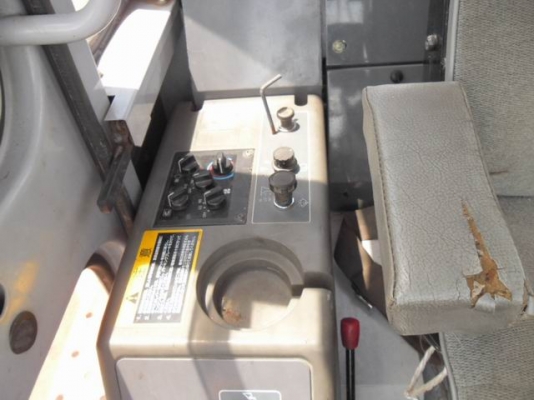 ขายด่วน สภาพสวยจัด รถตักล้อยาง HITACHI LX70-2C 1,100,000 บาท