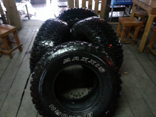 ขายยาง31/10.5/15 ปี10สวยๆครับดอก14มิลไม่บวมไม่บั่งไม่ปะ