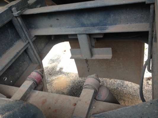 รถอิซูซุ 6 ล้อดั้ม NQR  150 แรงม้า ปี 48  สนใจติดต่อ 081 - 6079515