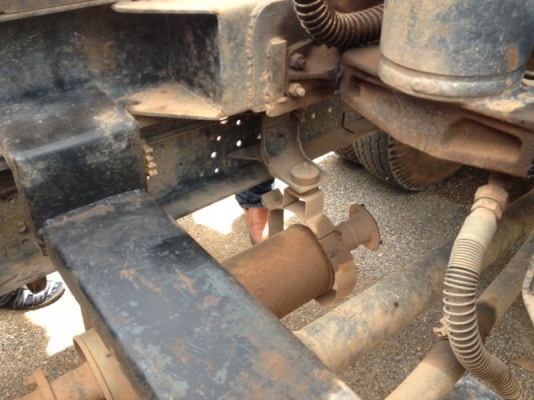 รถอิซูซุ 6 ล้อดั้ม NQR  150 แรงม้า ปี 48  สนใจติดต่อ 081 - 6079515