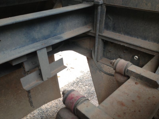 รถอิซูซุ 6 ล้อดั้ม NQR  150 แรงม้า ปี 48  สนใจติดต่อ 081 - 6079515