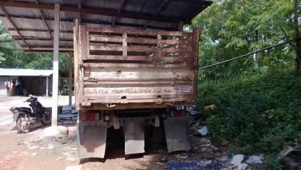 รถอิซูซุ 6 ล้อดั้ม NPR 150 แรงม้า ปี 53  ( รถวิ่ง 5x,xxx. )  สนใจติดต่อ 081 - 6079515