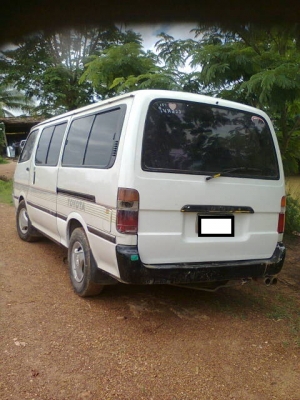 รถตู้ โตโยต้า