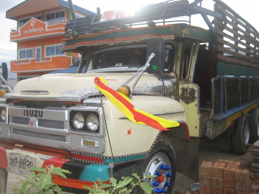 -ขายอิซูชุ10ล้อหัวยาว2เพลาใหญ่DLใช้ใด้ครับ -ขายอิซูชุ10ล้อหัวยาว2เพลาใหญ่DLใช้ใด้ครับ