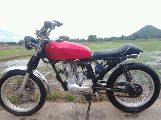 ขาย HONDA CG 125 เครื่อง LIFAN 200 CC  ( อินวอย )  ทะเบียน พร้อมโอน ภาษี พ ร บ 2556 ไม่ขาดต่อ มีเครื่องเดิมให้ ครับ