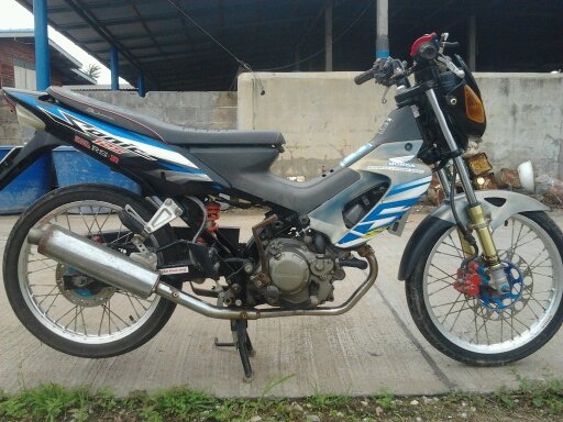 ขาย HONDA SONIC ปี 2544 เครื่องเดิม สภาพ ดี พร้อมใช้ ทะเบียนพร้อมโอน ภาษี ขาดต่อ 2 ปี ครับ