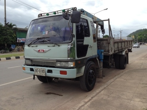 Hino Hi-Tech 6 ล้อ FG+เครน3ตัน. 5 เหลี่ยม ท้องV  เครื่อง 210 แรงม้า กระบะยาว 6 เมตร ยางขอบ20 สภาพ 90\% เบรกจิ๊ฟฟี่ พวงมาลัยเพาเวอร์  ไฟฟ้า. สภาพพร้อมใช้. 750,000