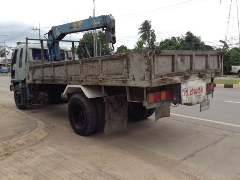 Hino Hi-Tech 6 ล้อ FG+เครน3ตัน. 5 เหลี่ยม ท้องV  เครื่อง 210 แรงม้า กระบะยาว 6 เมตร ยางขอบ20 สภาพ 90\% เบรกจิ๊ฟฟี่ พวงมาลัยเพาเวอร์  ไฟฟ้า. สภาพพร้อมใช้. 750,000