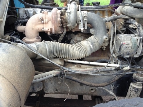 Hino Hi-Tech 6 ล้อ FG+เครน3ตัน. 5 เหลี่ยม ท้องV  เครื่อง 210 แรงม้า กระบะยาว 6 เมตร ยางขอบ20 สภาพ 90\% เบรกจิ๊ฟฟี่ พวงมาลัยเพาเวอร์  ไฟฟ้า. สภาพพร้อมใช้. 750,000